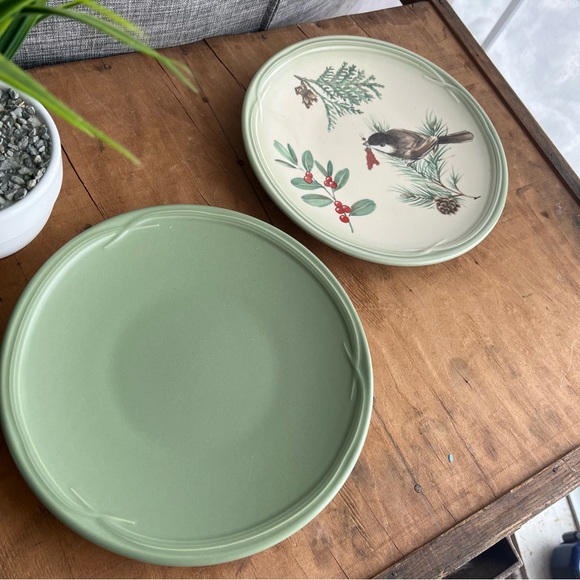 Pfaltzgraff Winterwood Bread & Butter Plates 8.25” Greenery and Berries Set of 2 - Picture 2 of 4